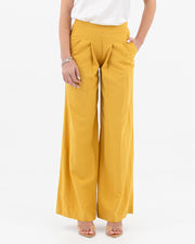 Wide trousers with pleats