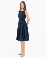 Sleeveless dress with pleats