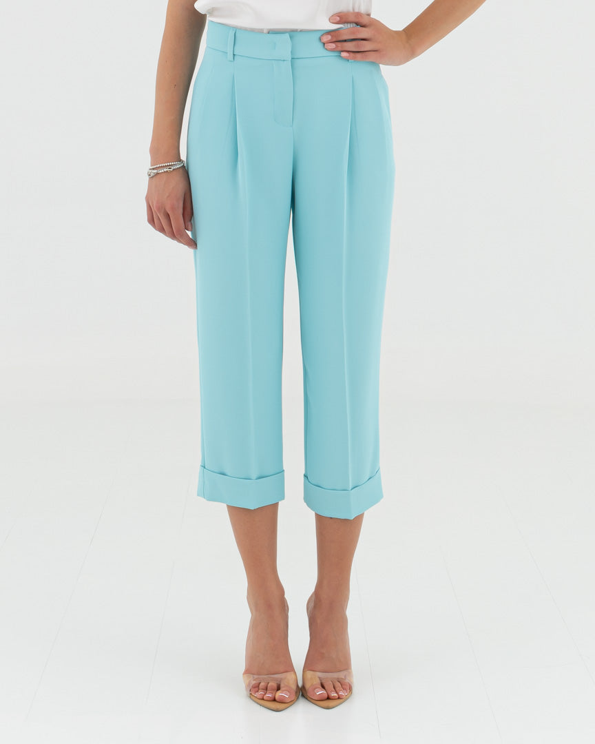Fluid cuffed trousers with pleats