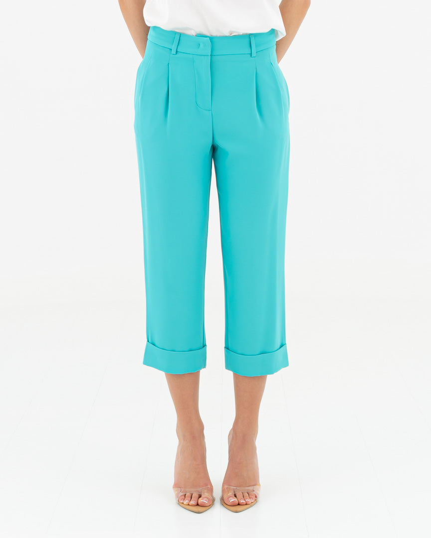 Trousers with cuff and pleats