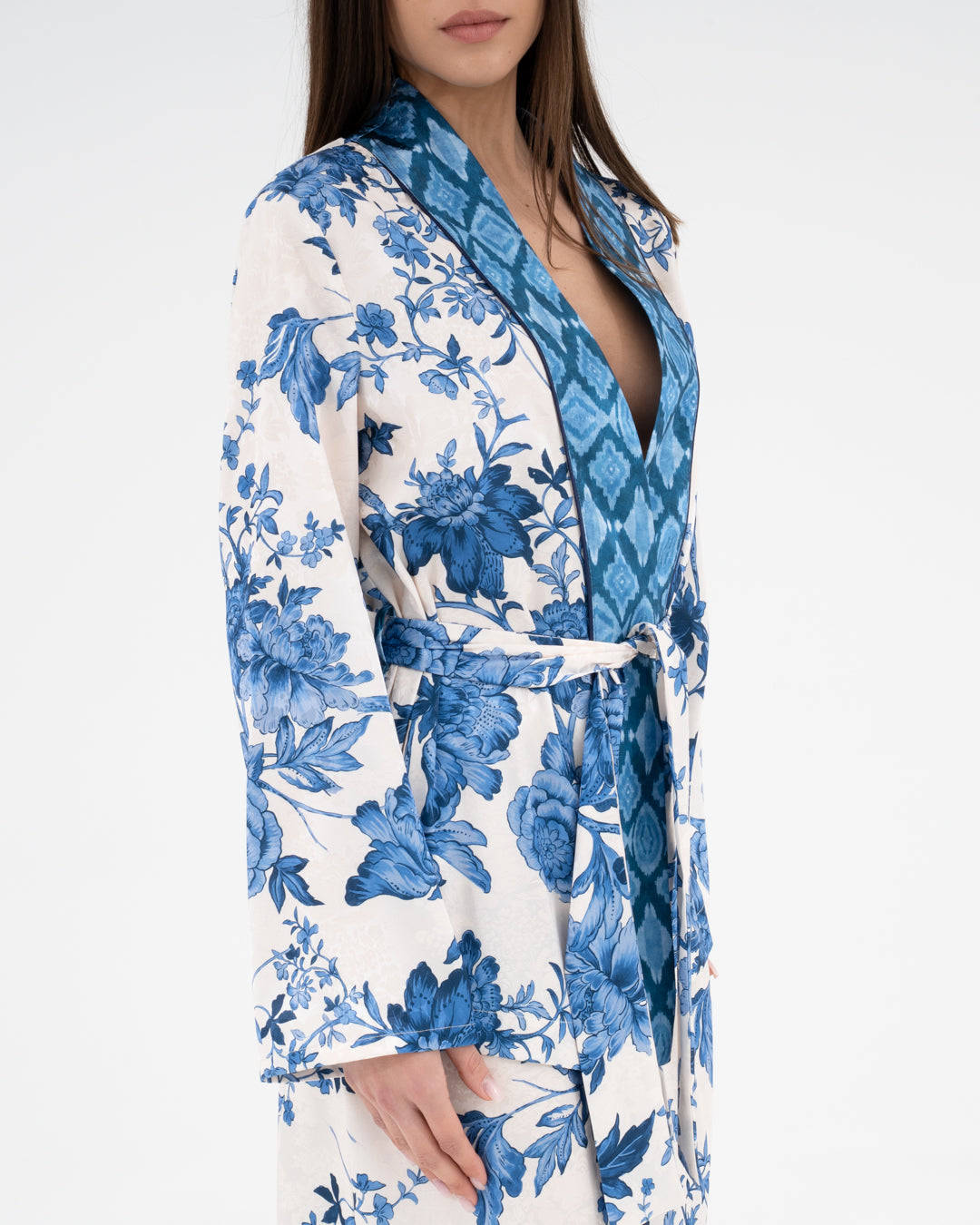 Kimono corto con fantasia su tessuto jacquard