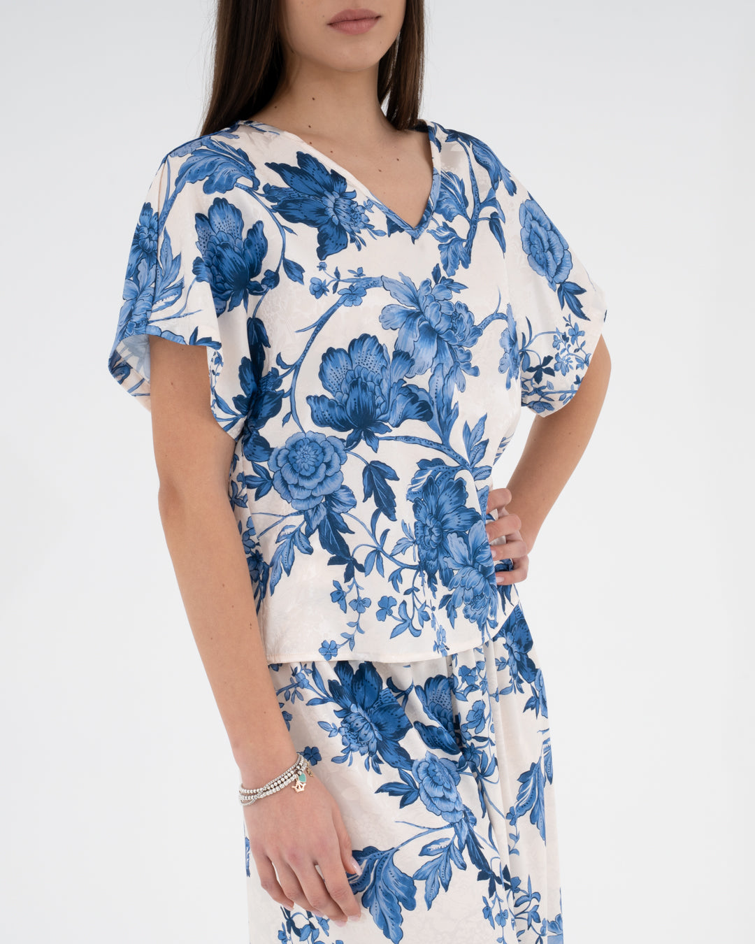 Blusa in tessuto jaquard fantasia a fiori blu