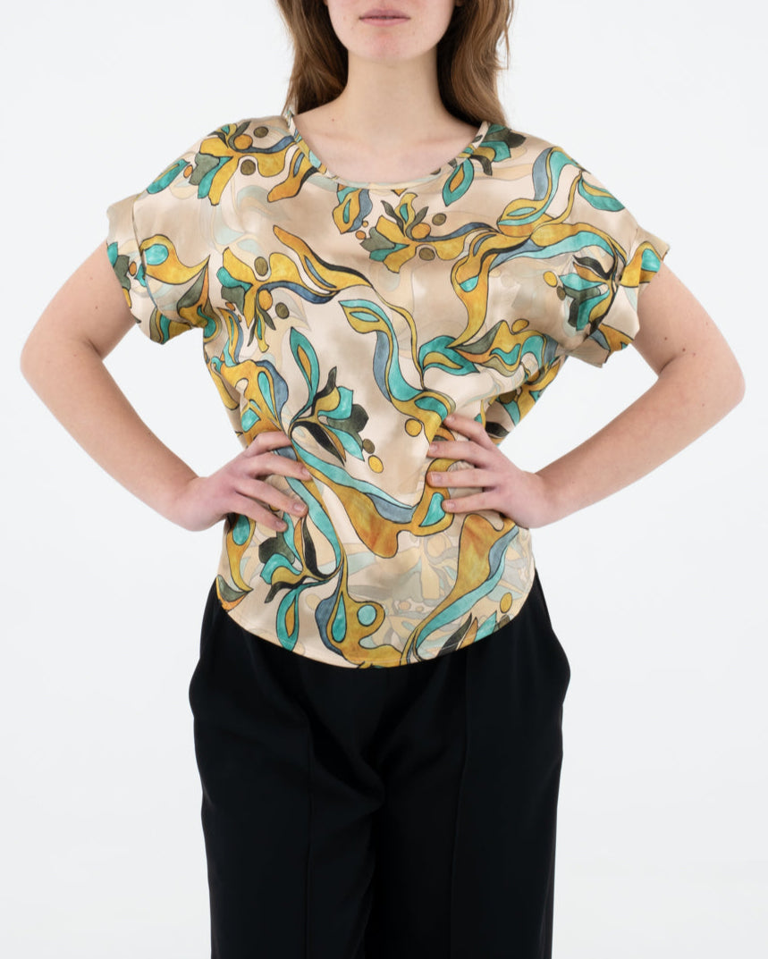Blusa con manica risvoltata fantasia astratta