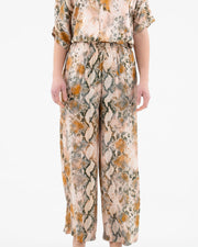 Pantalone con fantasia pitone