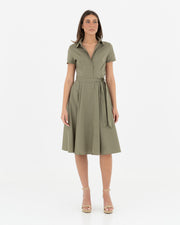 Dress with collar and half sleeve