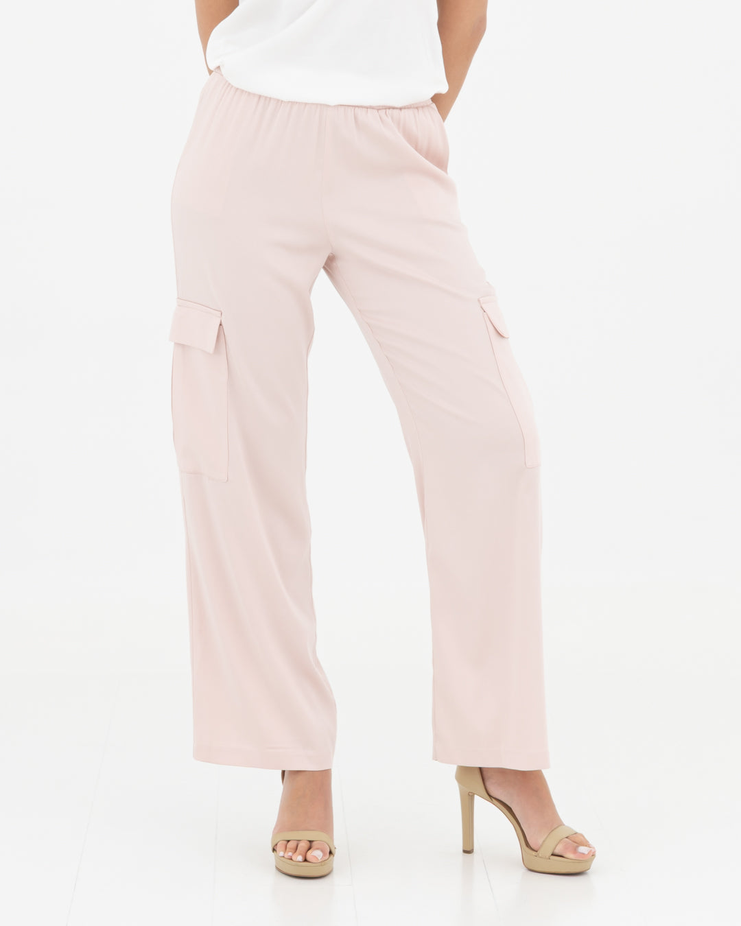 Cargo pants with elastic waist