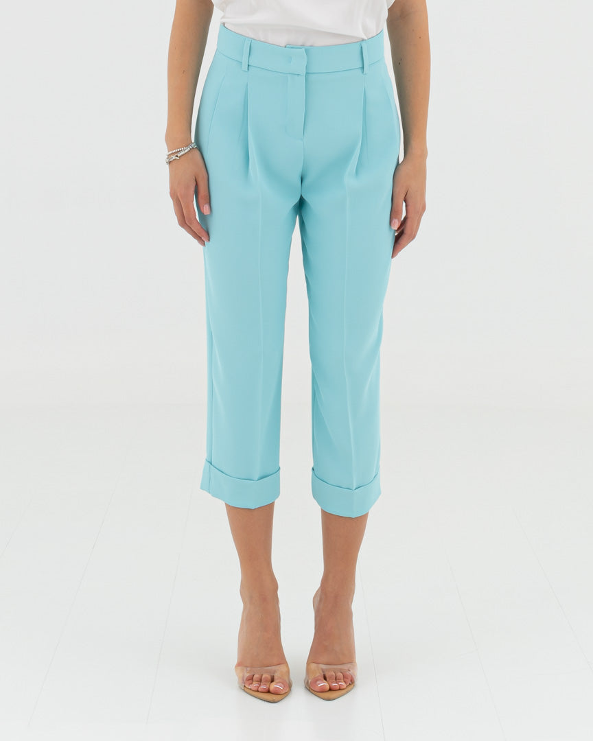 Fluid cuffed trousers with pleats
