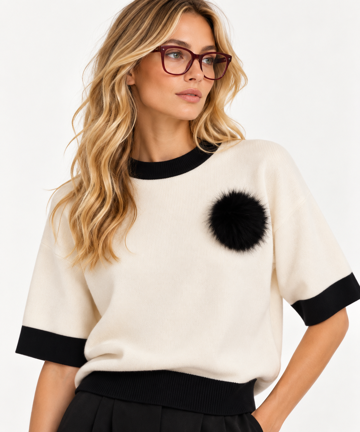 Maglia con spilla ponpon